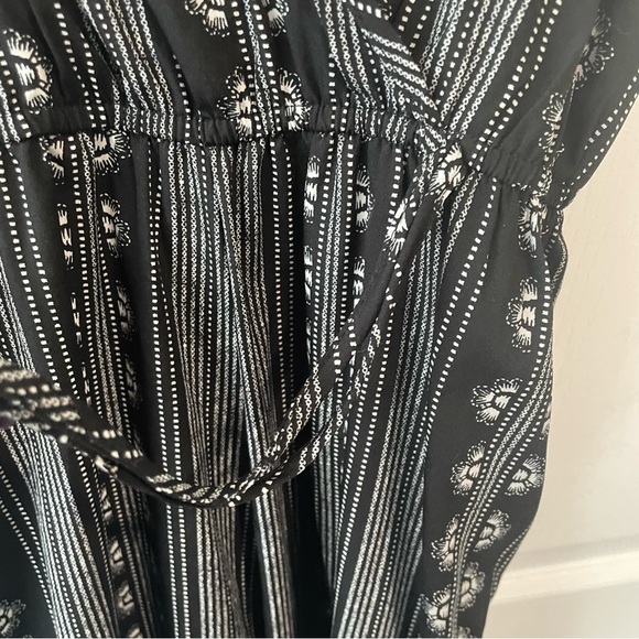 Chic Black Patterned Jumpsuit size small - Picture 3 of 8